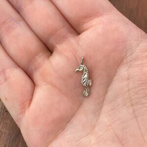 Vintage 925 Sterling Silver Seahorse Ocean Life Small Pendant Bracelet Charm